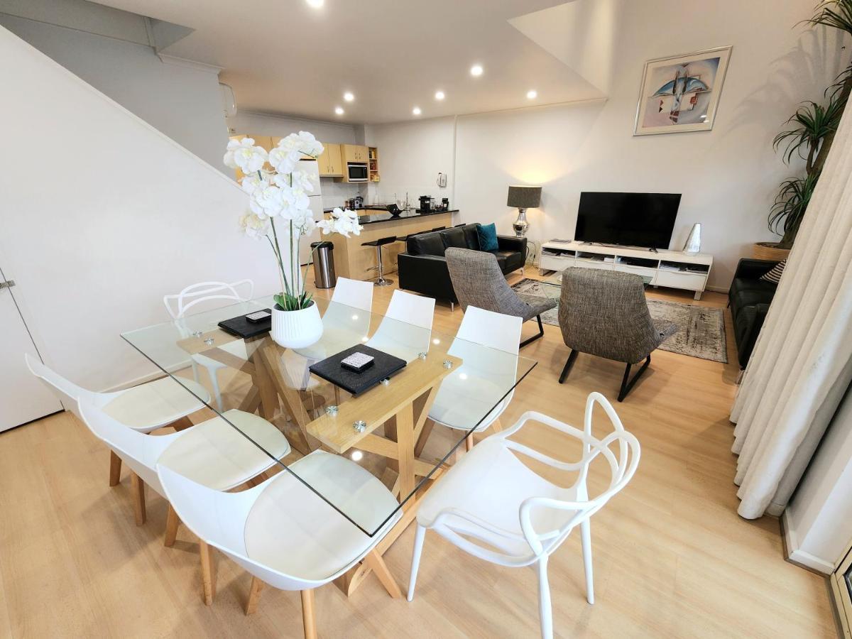 Spacious 4 Bedroom And 2 Bathrooms City Apartment Adelaide Exterior photo